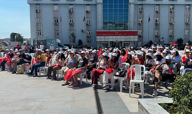 Bahçelievler'de A Milli Kadın Voleybol Takımı'nın zaferi dev ekranda izlendi