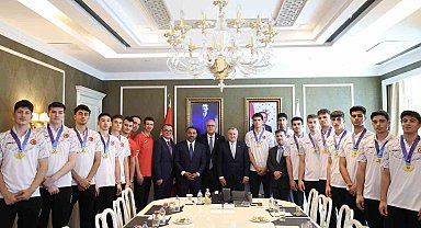Bakan Bak: "İstikrarlı başarılarla voleybol ülkesi haline geldik"
