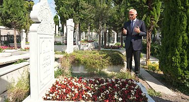 Bakan Ersoy'dan Fatih Külliyesi Haziresi'ne anlamlı ziyaret
