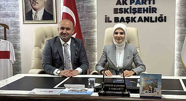 Bakan Göktaş, AK Parti Eskişehir İl Başkanlığı'nı ziyaret etti
