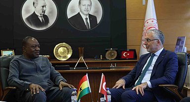 Bakan Işıkhan Gana Çalışma, İşler ve İstihdam Bakanı Pelpuo ile bir araya geldi.