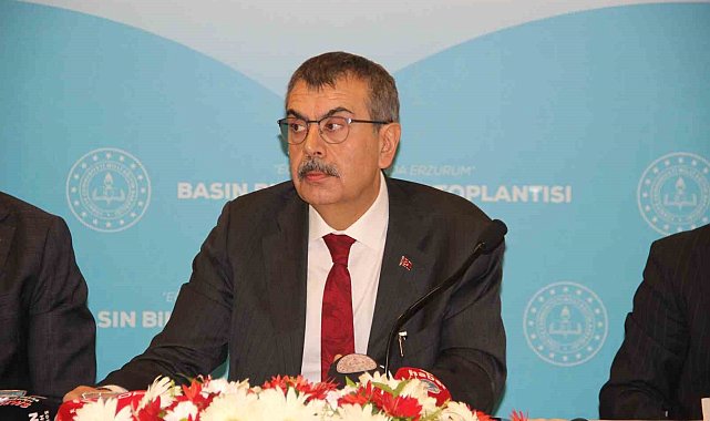 Bakan Tekin: "Hedefimiz 19 Ağustos'ta kazmanın vurulmasını sağlayacak takvimi hayata geçirmek"
