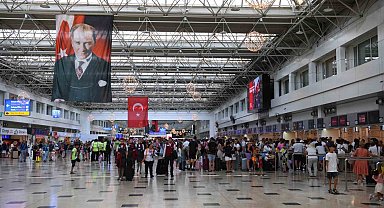 Bakan Uraloğlu: "İstanbul'daki iki havalimanımız, yılın ilk yarısında 78 ilin nüfusundan fazla yolcuyu ağırladı"