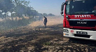 Bandırma'da çıkan anız yangını itfaiye ekiplerince söndürüldü
