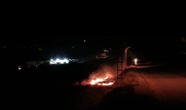 Baraj yolunda korkutan anız yangını