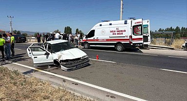 Bariyerlere çarpan otomobilde 6 kişi yaralandı