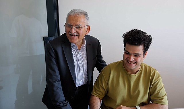 Başkan Büyükkılıç, yenilenen Kadir Has Merkez Kütüphanesi'nin açılışını yaptı