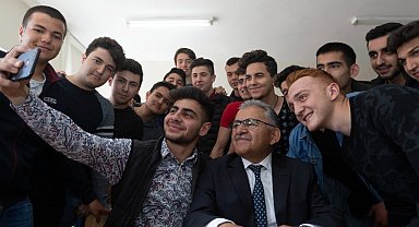 Başkan Büyükkılıç'tan üniversite adaylarına güven veren davet: "Aradığınız her şey Kayseri'de"