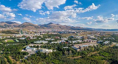 Başkan Sekmen gençlere seslendi: "Bilim ve irfanın beşiği Erzurum eğitimde de bir fırsatlar şehridir"