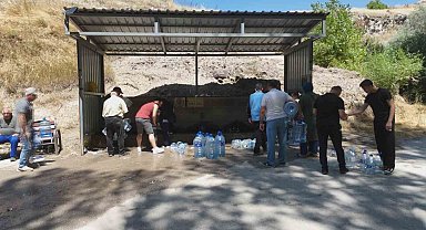 Başkentte 3 gün susuz kaldılar, çeşmelere akın ettiler