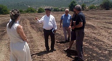 Baştuğ Yelişyurt'ta 14 ton saman balyası yanan üreticiyi ziyaret etti