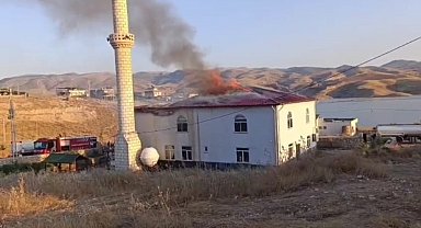 Batman'da caminin çatısında korkutan yangın