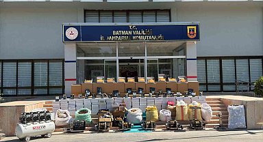 Batman'da kaçakçılık operasyonunda binlerce kaçak ürün ele geçirildi