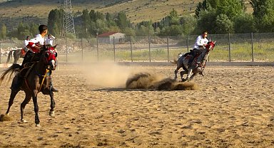 Bayburt'ta ciritçiler 15 Temmuz için sahaya çıktı