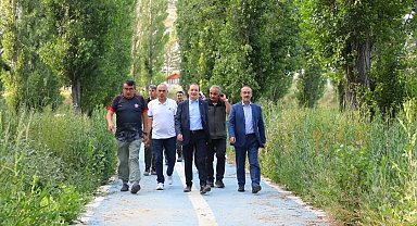 Bayburt'ta doğa yürüyüşü ve fidan dikimi yapıldı