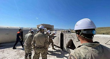 Bayburt'ta jandarma personeline enkazda arama kurtarma eğitimi