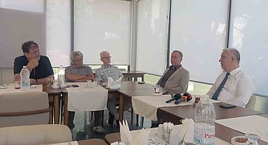 Bergama Belediye Başkanı, 19 meclis üyesi ile Yeni Parti'ye geçti