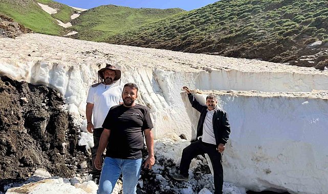 Berivanlar için karla mücadele: 3 bin 300 rakımlı mezra yolunda zorlu mesai