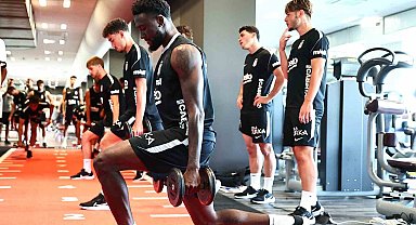 Beşiktaş, salonda çalıştı
