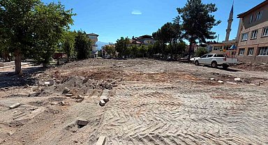 Beyağaç Çarşı Meydanı modern bir görünüme kavuşuyor