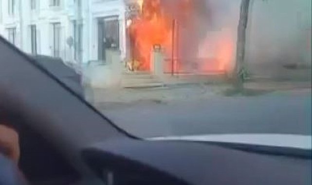 Beylikdüzü'nde iş yeri alevlere teslim oldu
