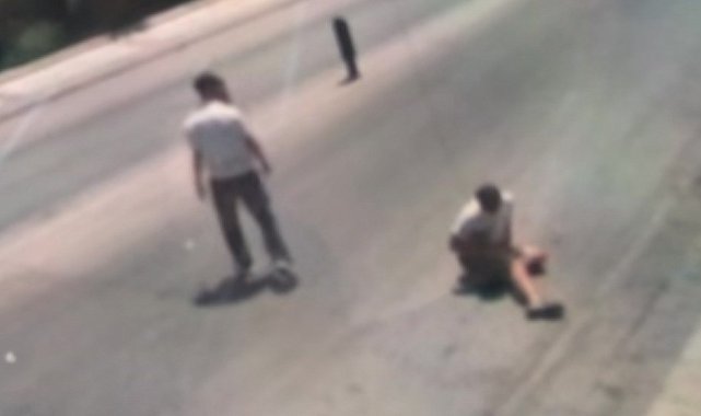 Bıçaklı saldırgan suç aletiyle birlikte teslim oldu