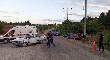 Bilecik'te iki otomobil çarpıştı: 10 yaralı