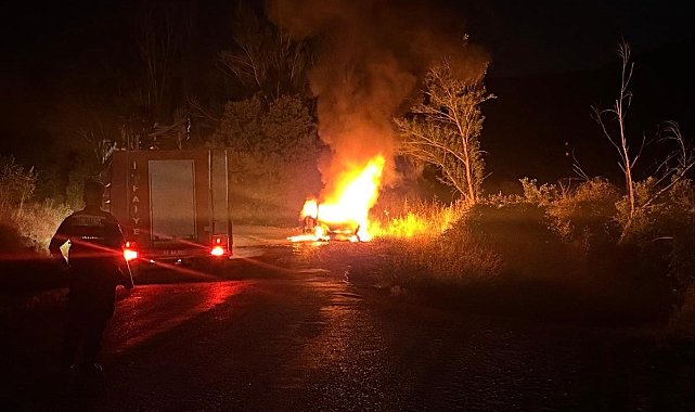 Bilecik'te seyir halindeki otomobil alev alev yandı