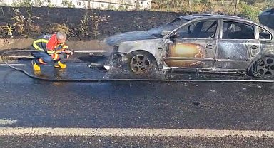 Bingöl'de seyir halindeki otomobil alevlere teslim oldu