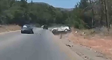Bodrum'da 2 kişinin yaralandığı kaza anı kamerada