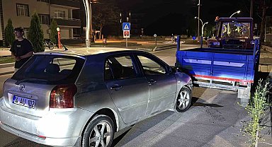 Bolu'da kontrolden çıkan otomobil römorka çarptı