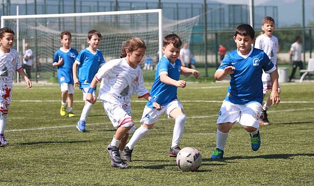 Bolu'da Mini Minikler Futbol Turnuvası heyecanı başladı