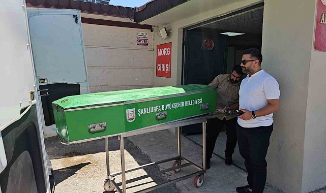 Boş arazide battaniyeye sarılı erkek cesedi bulundu