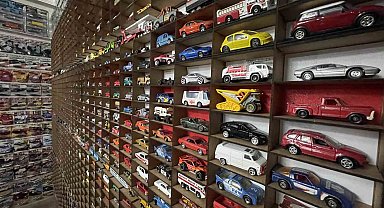 Böylesi görülmedi, evinde 15 bin maket otomobiliyle yaşıyor