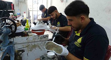 Bu da modern ayakkabı tamircisi: Babadan kalma mesleğini artık milyonlar izliyor, her ilden talep geliyor