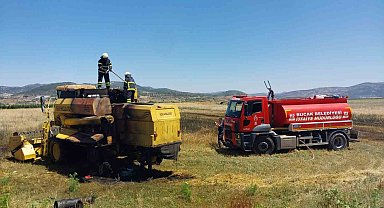 Burdur'da hasat yapan biçerdöver alevlere teslim oldu