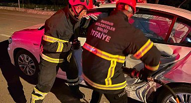 Burdur'da otomobiller çarpıştı: 6 yaralı