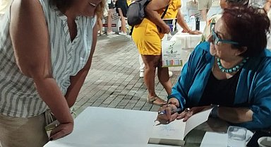 Burhaniye de imza günü ilgi gördü
