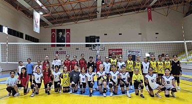 Burhaniye'de gençler spor ve sanatla tek yürek oluyor