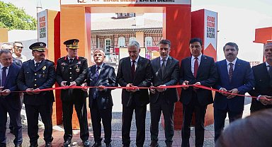 Bursa'da 15 Temmuz programı şehitleri anarak başladı