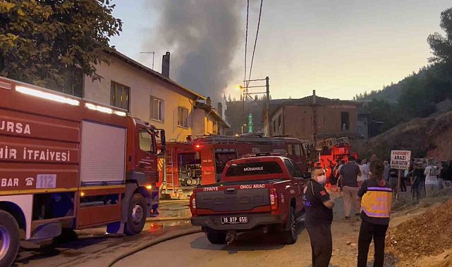 Bursa'da 2 katlı evde çıkan yangında 30 yaşındaki genç hayatını kaybetti