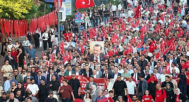 Bursa'da 'Demokrasi ve Bayrak Yürüyüşü'