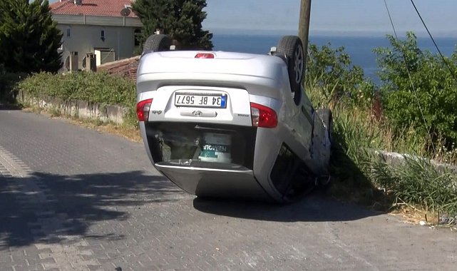Büyükçekmece'de araç takla attı