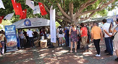 Büyükşehir'in aşure ikramları sürüyor