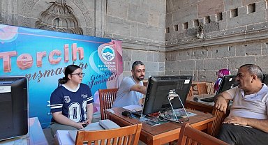 Büyükşehir'in ücretsiz LGS tercih danışmanlığına yoğun ilgi: Veli ve öğrencilerden tam not