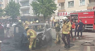 Çakmak yüklü araç alev alev yandı