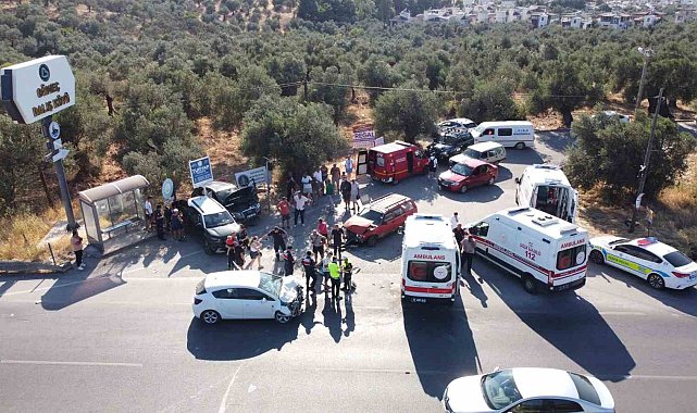 Çanakkale-İzmir karayolunda can pazarı: 4 aracın karıştığı kazada 4 kişi yaralandı