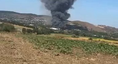 Çatalca'da bulunan bir iş yerinde yangın çıktı. Olay yerine çok sayıda itfaiye ekibi sevk edildi.