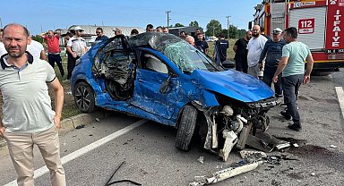 Çekici ile çarpışan otomobil hurdaya döndü: 1 yaralı