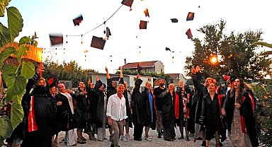Çeşme'de kursiyerlere 'usta aşçı' belgeleri verildi